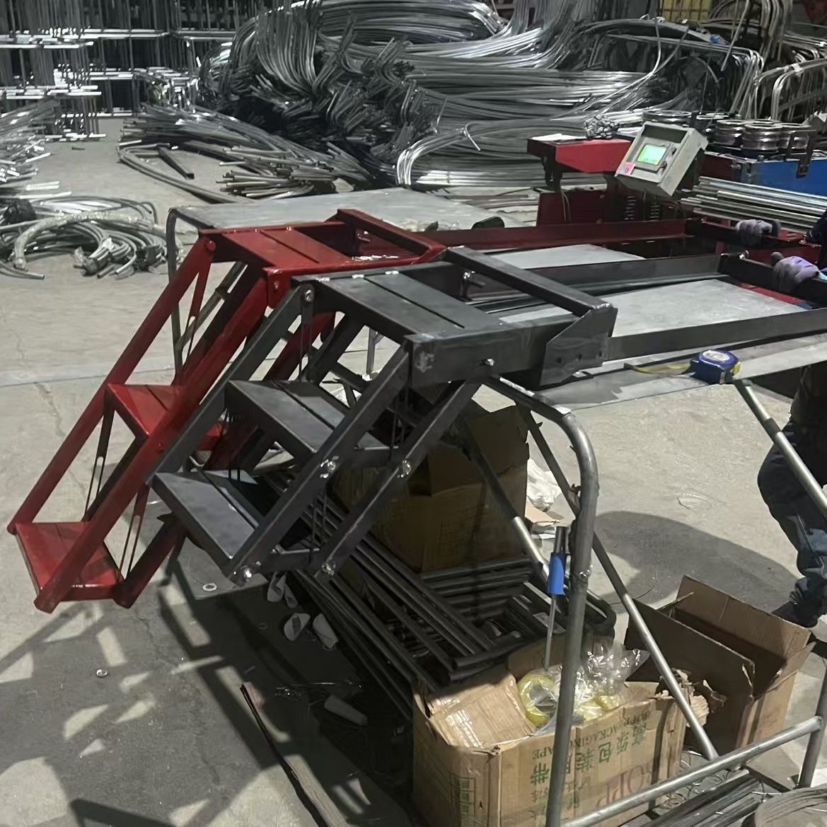 货车后尾门通用型折叠爬梯抽拉爬梯隐藏爬梯伸缩梯车载折叠梯子