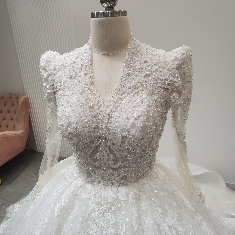 一线品牌蕾丝外单工艺婚纱礼服图片