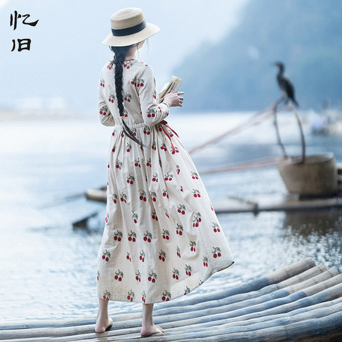 复古V领绣花连衣裙女春季系带裙