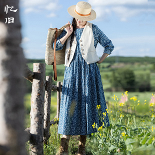 新款 复古怀旧蓝圆领碎花连衣裙女秋季 收腰印花裙 田间漫步 6折