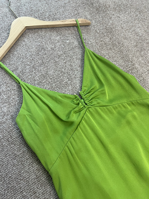 欧单 女生夏季 果绿色吊带V领长款人丝度假风连衣裙 小码