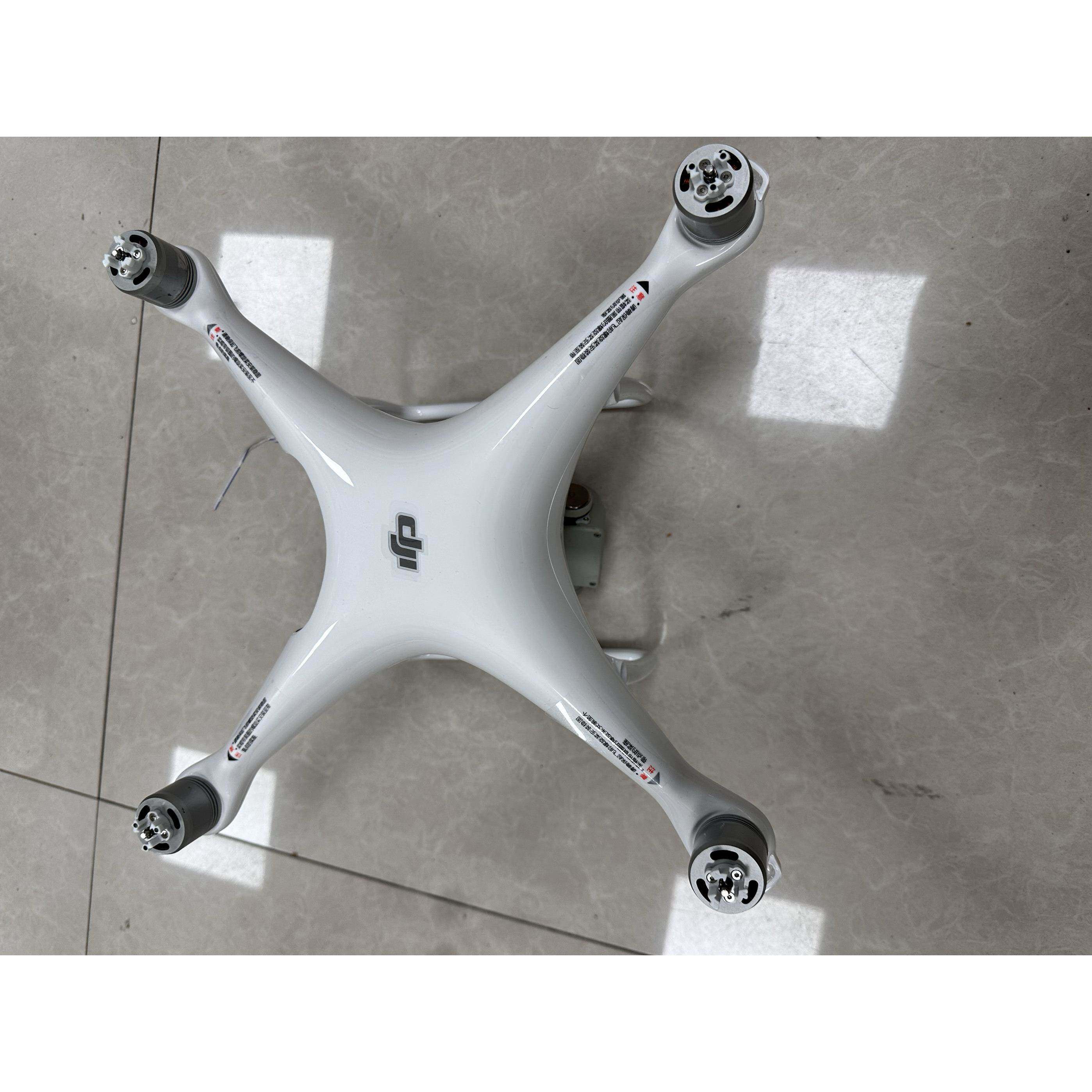 二手大疆精灵4pro1.0机身 裸肌成色新，可以用坏机置换