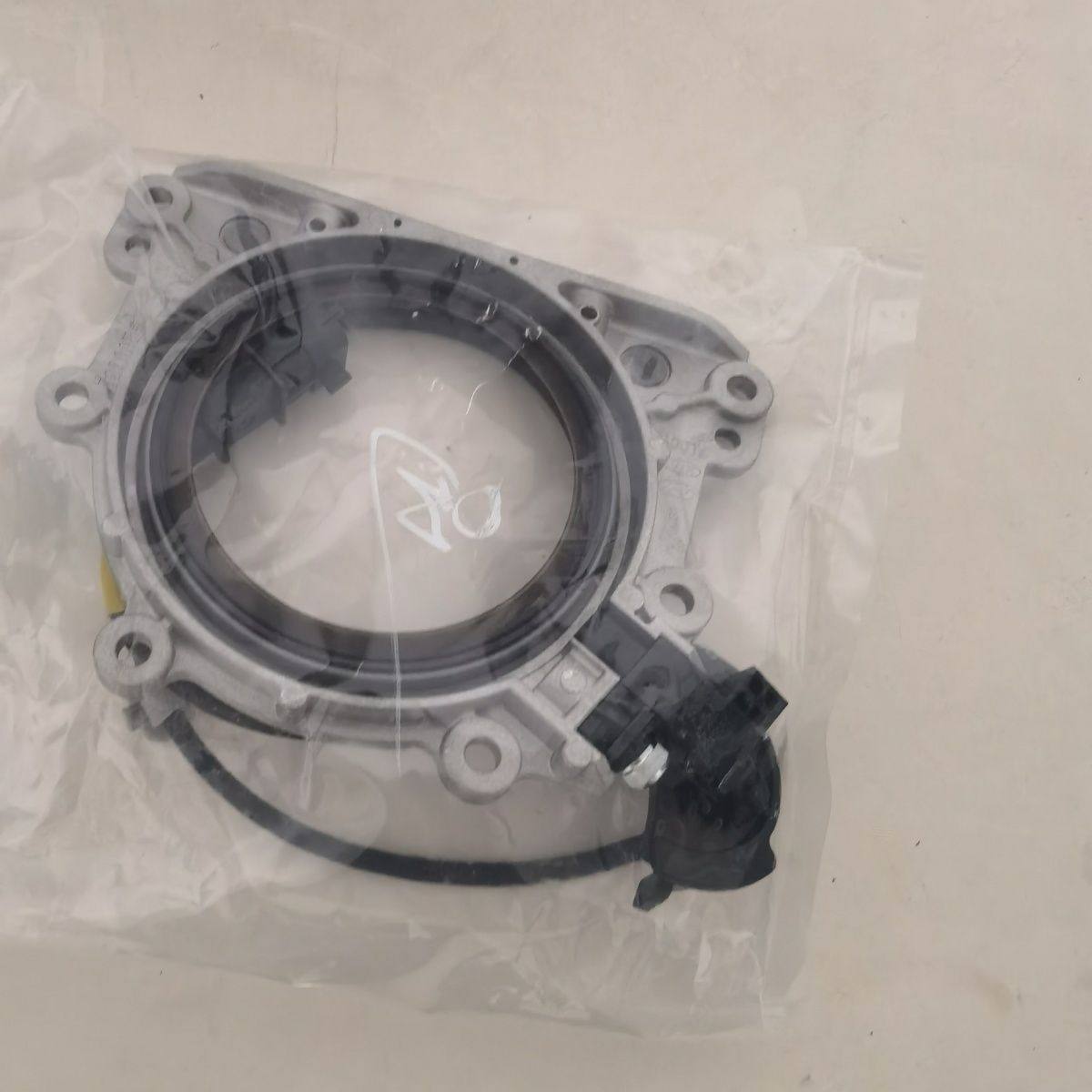 适用现代格锐索兰托威客2.2T曲后油封曲轴位置传感器曲后油封总成