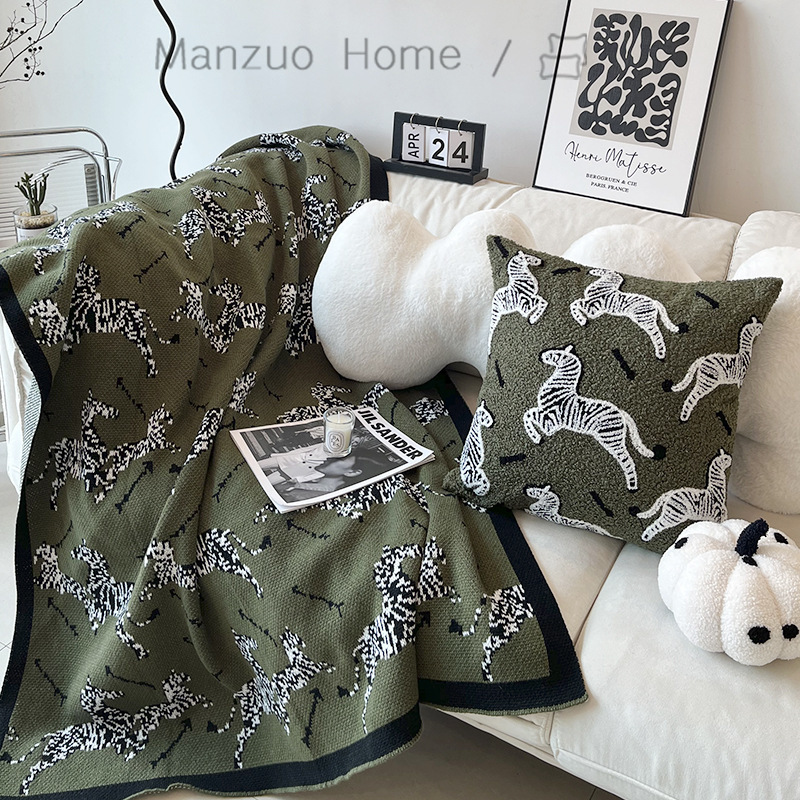 斑马刺绣抱枕客厅沙发午睡盖毯
