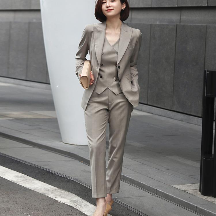 春秋装女款2025年新款高端气质风灰色西装马甲三件套修身西服套装