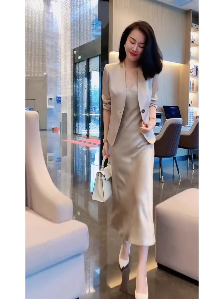 网红爆款西装套装裙子两件套高端职业装气质女神范职场醋酸套装夏