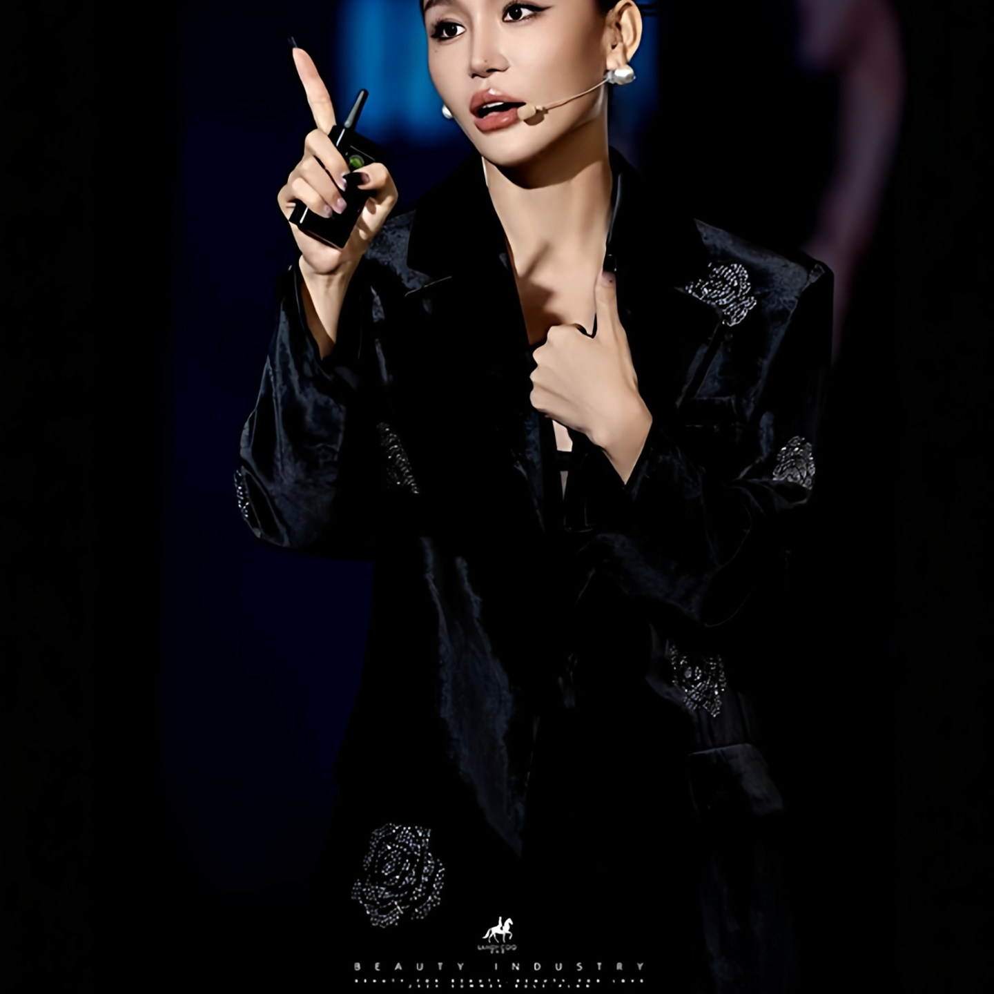 黑色新国风中式冬装丝绒西装套装女高端定制设计感烫钻西服阔腿裤,女装/女士精品,西装,淘宝优惠券,粉丝福利购,淘宝优惠卷