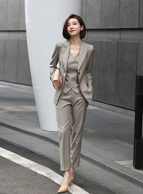 春秋装女款2026年新款高端气质风灰色西装马甲三件套修身西服套装