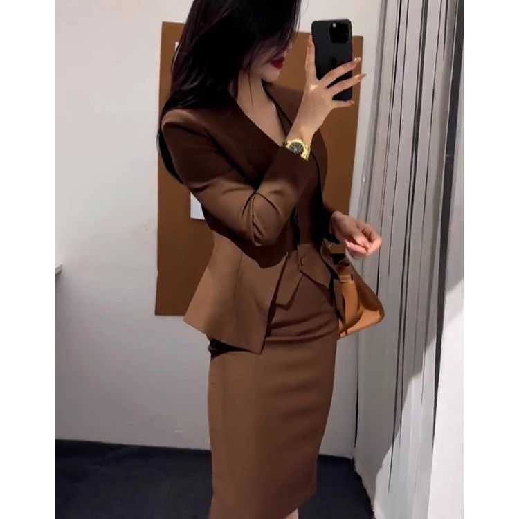 西装三件套长袖西服马甲半身裙图片