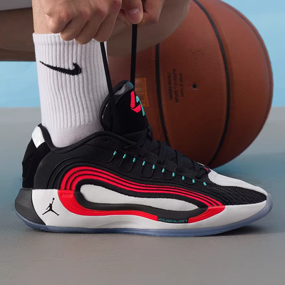 耐克JORDAN东契奇四代实战篮球鞋