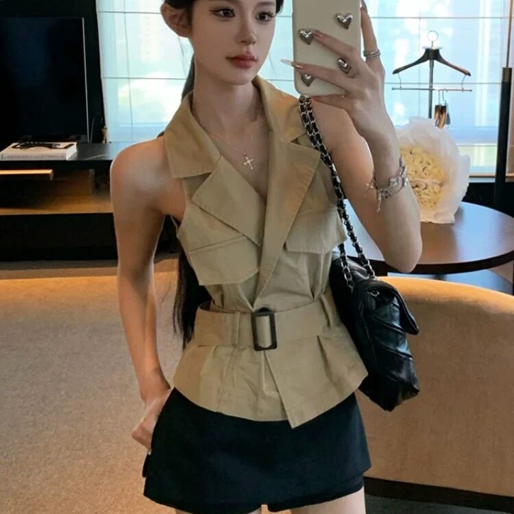 卡其色翻领腰带短款上衣女夏季新款复古辣妹设计感修身马甲背心女
