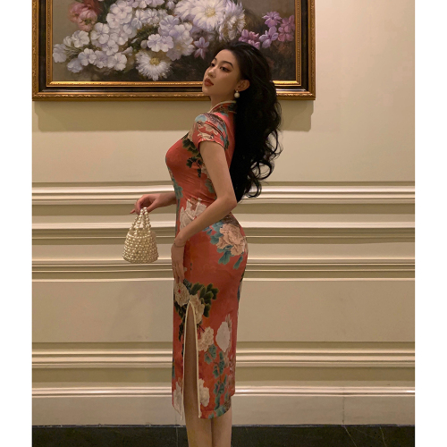 Real shooting of New Retro flower neckline pearl slim wrap hip mid length cheongsam dress