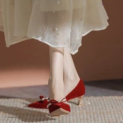 红色秀禾婚鞋不累脚的孕妇可穿珍珠浅口中式新娘尖头高跟单鞋粗跟