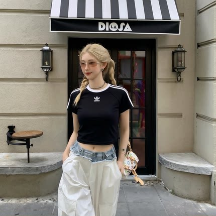 Adidas三叶草女子Jennie同款经典三条纹短款高腰T恤JC8703 JC8704