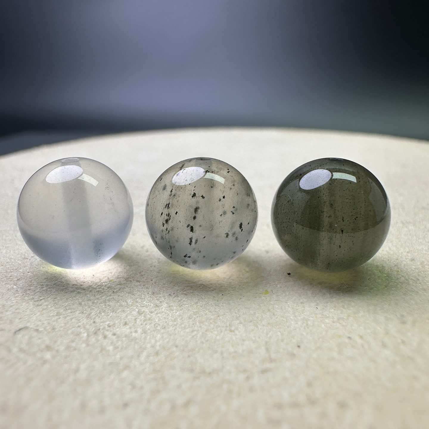 天然高冰起胶翡翠色冰乌鸡