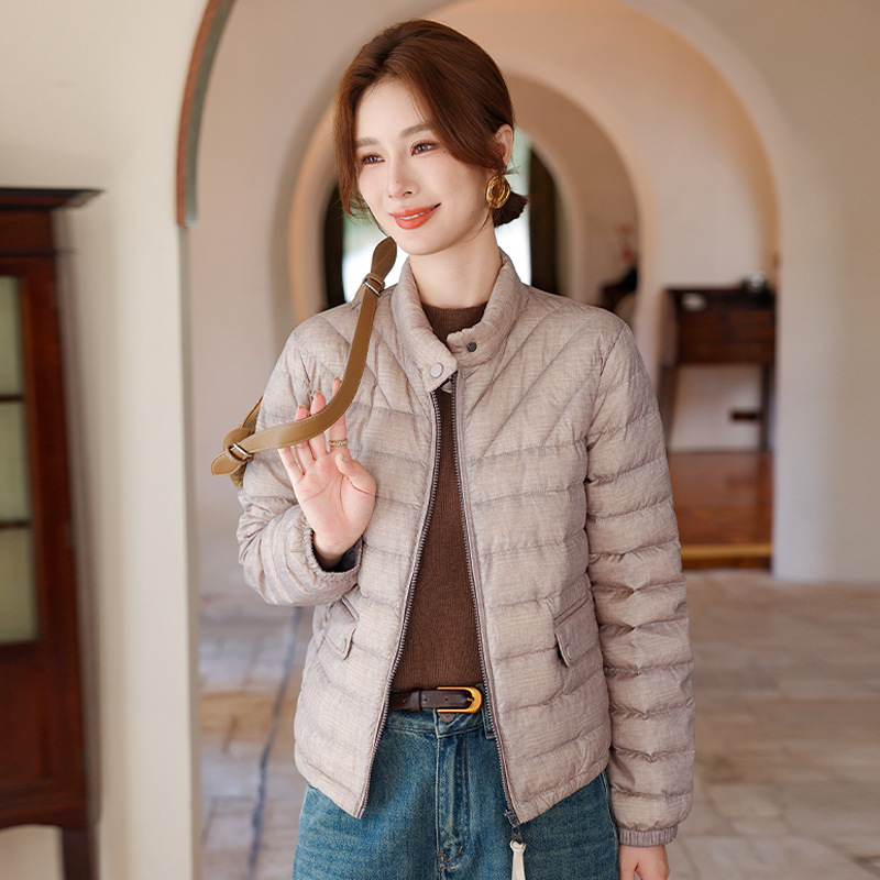 中老年女装轻薄90绒羽绒外套妈妈装秋冬大码外套棉袄保暖新款