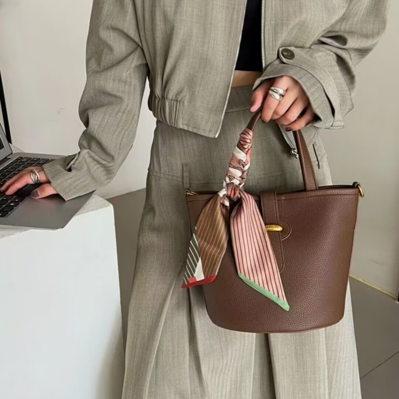 新款欧美小香风荔枝纹丝巾菜篮包青年单肩手提包斜挎女包水桶时尚