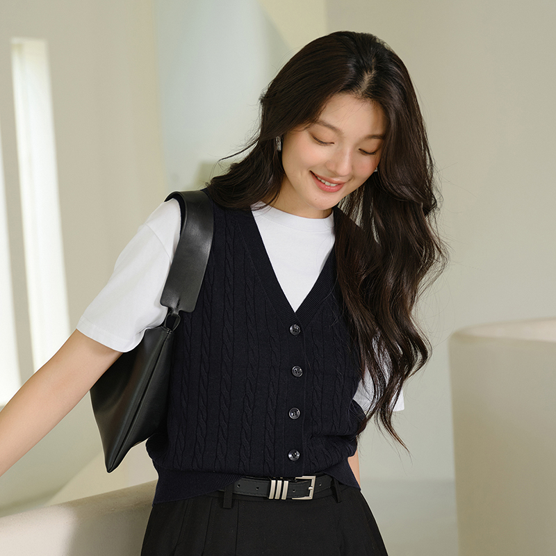 思诺芙德V领绞花复古羊毛马甲