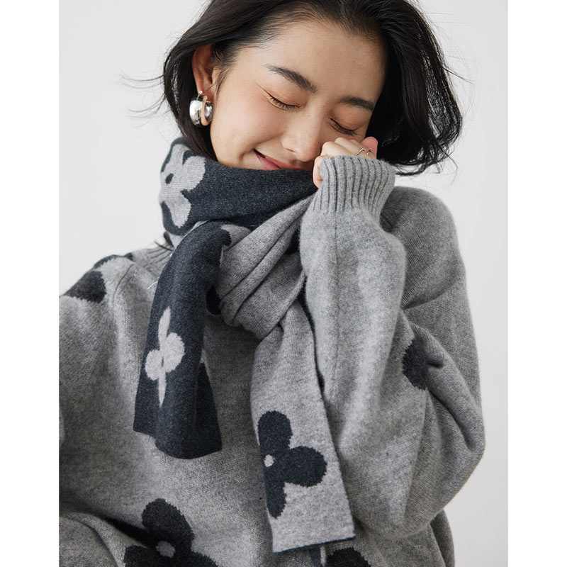 思诺芙德嵌花四叶草羊绒围巾