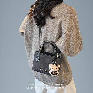 Mankok复古手拎包包女2026新款百搭通勤斜挎包秋冬美拉德风水桶包