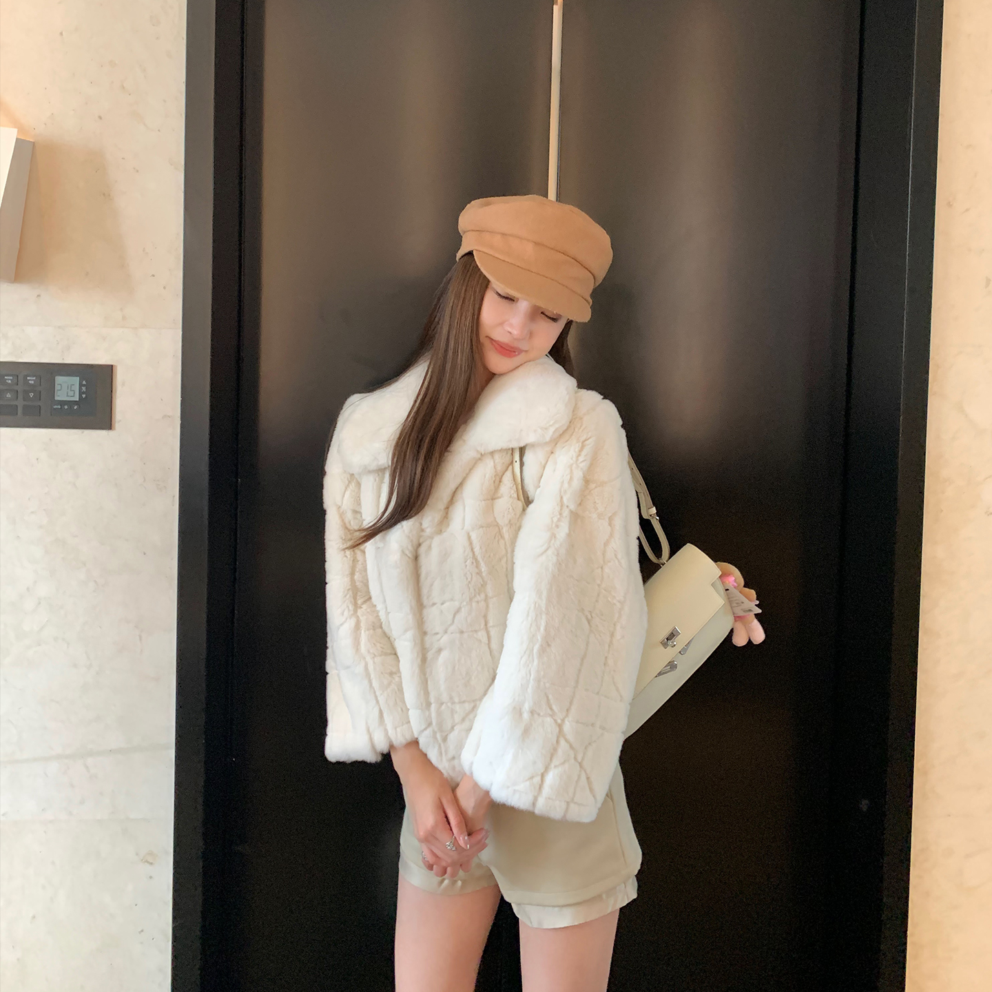 秋小姐短款翻领獭兔毛皮草外套女