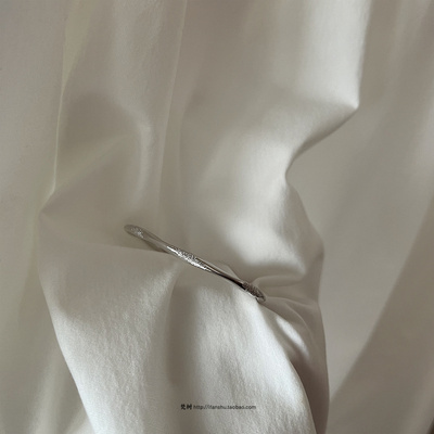 999银细闪喷砂莫斯乌比手镯