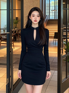 秋装新款黑色连衣裙女气质轻熟镂空立领长袖收腰显瘦短裙子TZ4780