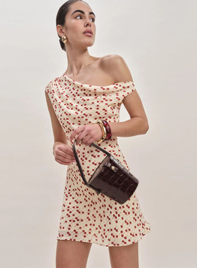 Reformation法式小众樱桃碎花斜领单肩露肩无袖背心连衣裙度假裙