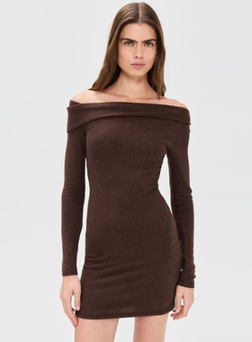 法式一字肩斜肩咖啡色针织长袖连衣裙子女修身显瘦包臀短裙打底裙