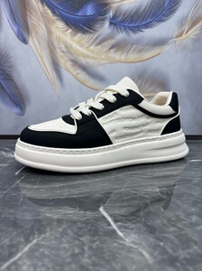 男鞋2025秋季新款潮流拼色轻便软底真皮透气百搭户外运动休闲板鞋