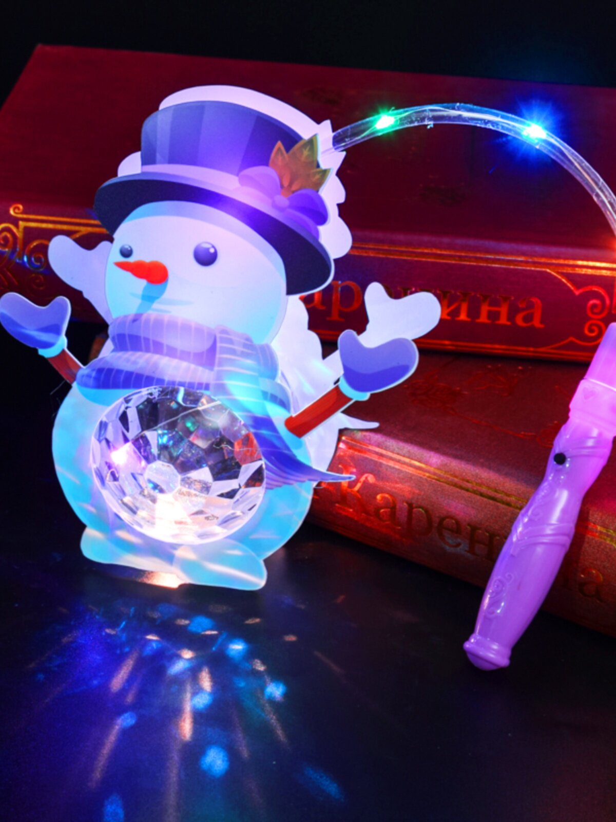 남자와 여자를위한 크리스마스 선물 휴대용 프로젝션 랜턴 작은 선물 휴대용 산타 클로스 눈사람 트리 빛나는 랜턴