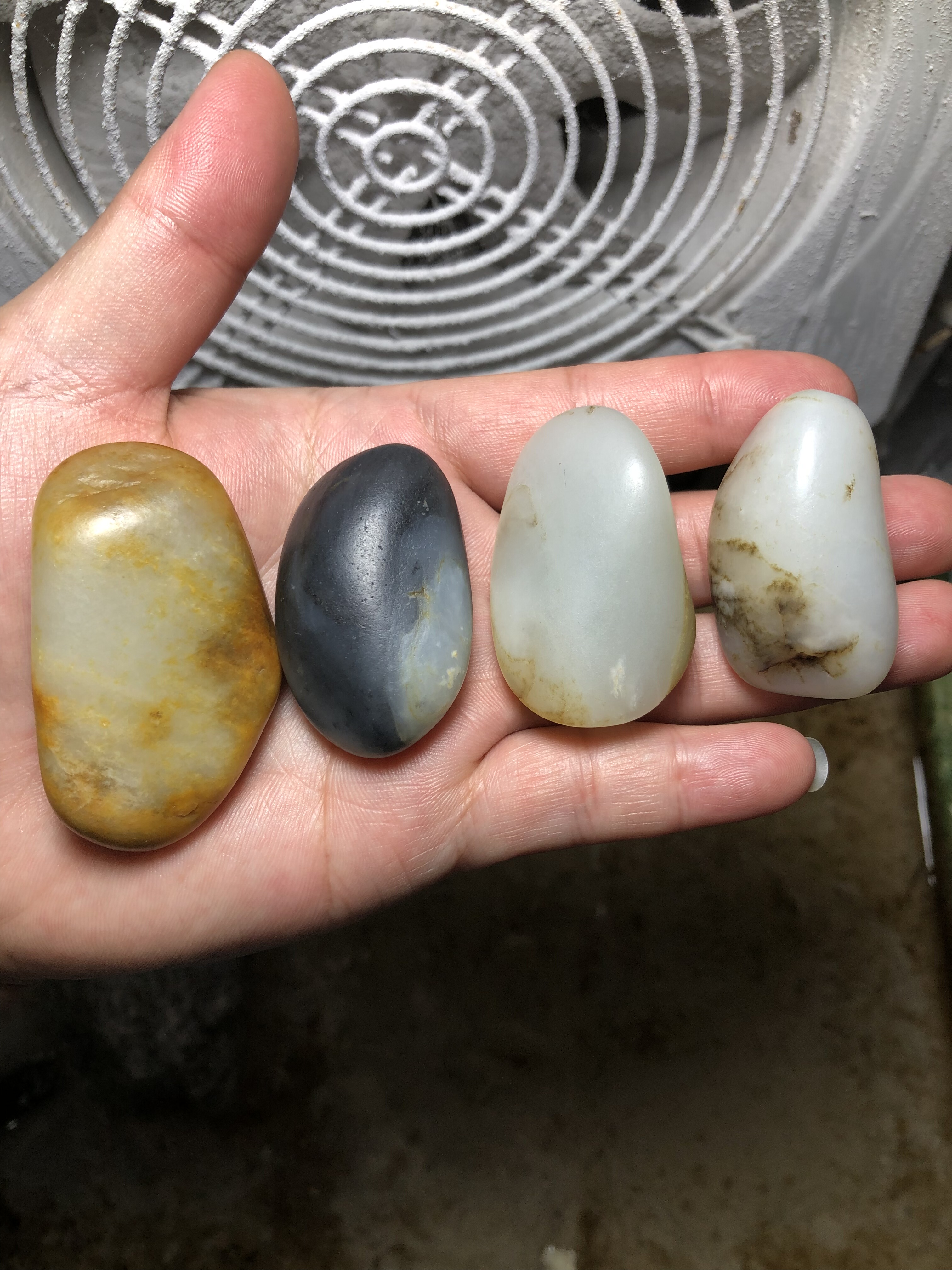 正品新疆籽料原石 真皮原籽无修无二上 挂件手把件 可玩料可雕刻