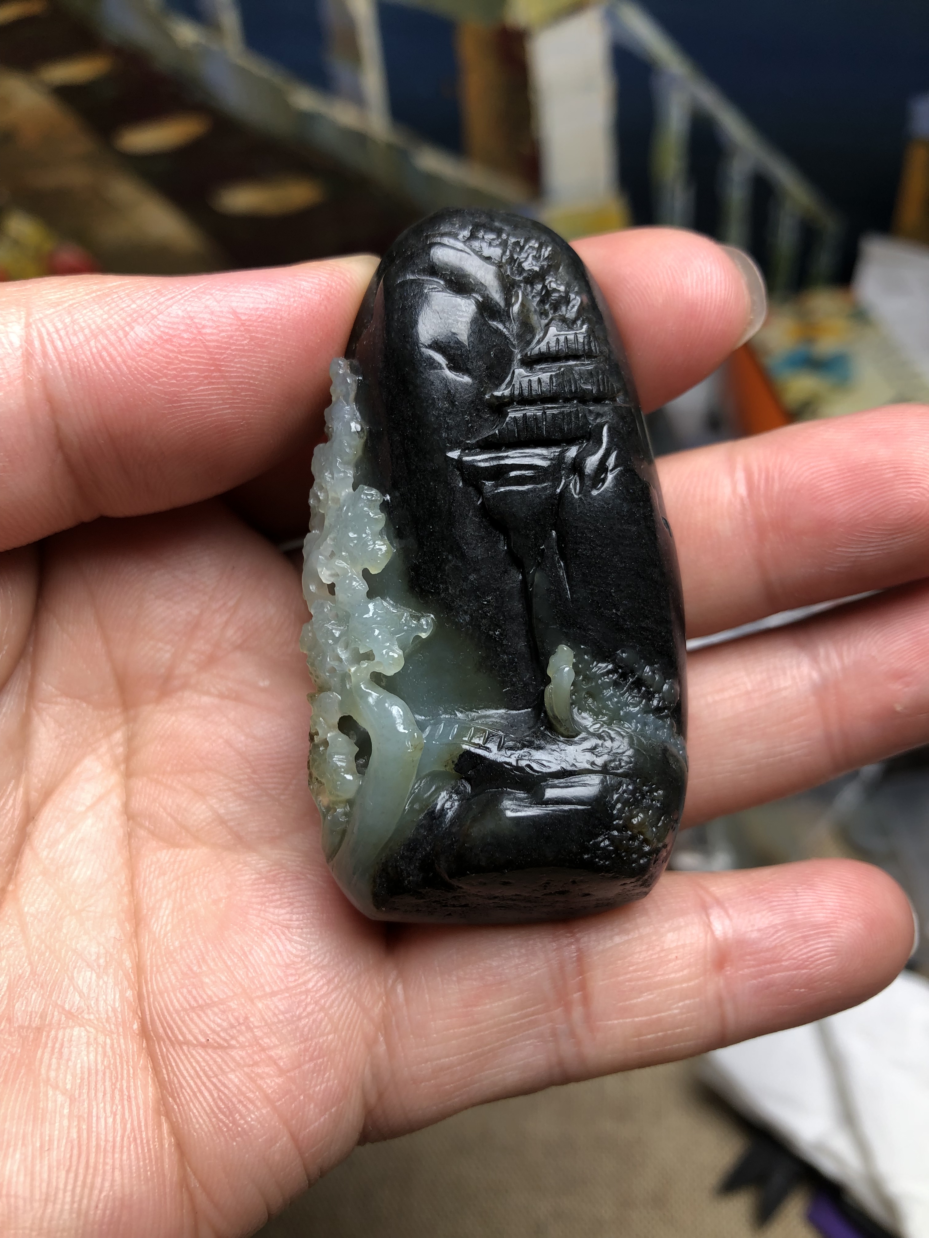 新疆和田玉籽料 秋梨皮青花籽俏色巧雕  山水挂件小把件
