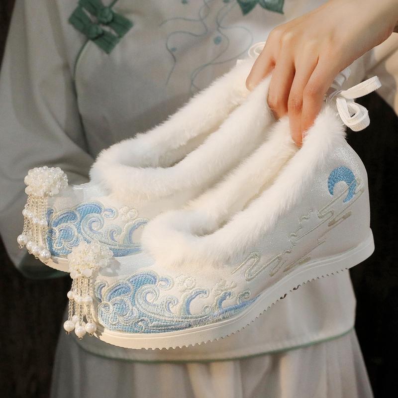 其他加绒汉服鞋子绣花鞋