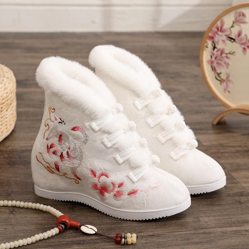 其他绣花鞋冬季加绒汉服靴子