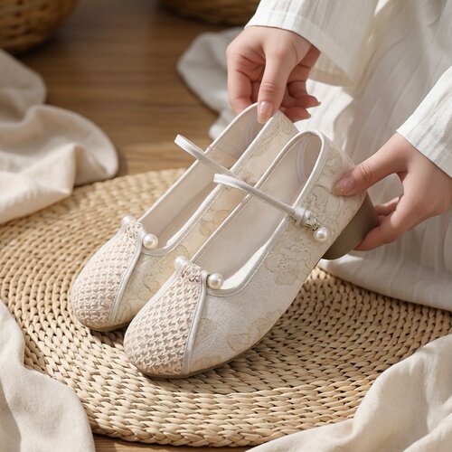 2026夏季新款老北京低跟布鞋女简约气质旗袍单鞋茶艺师汉服绣花鞋