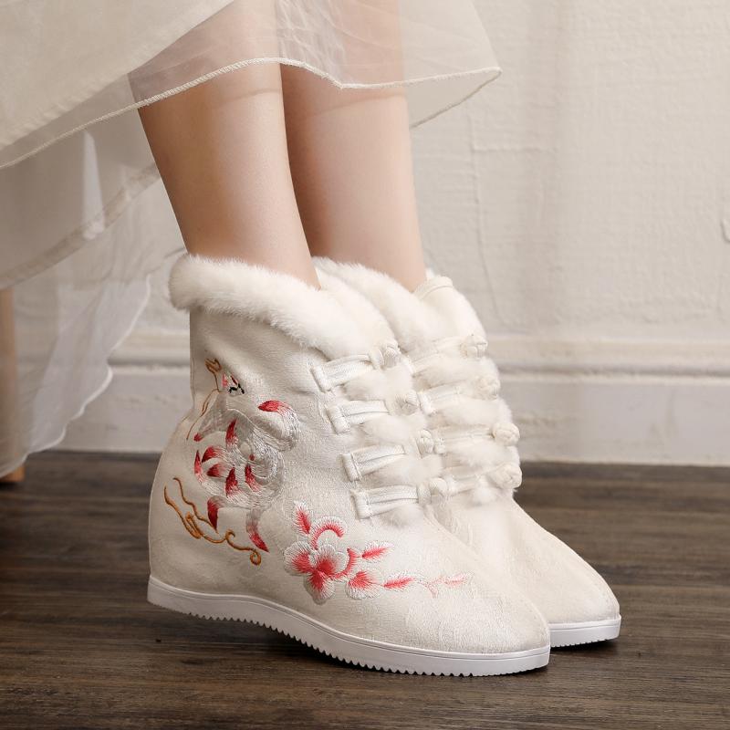 其他绣花靴子冬季加绒汉服靴