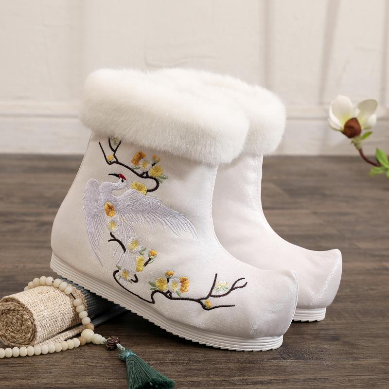 其他冬季古风汉服靴子绣花靴