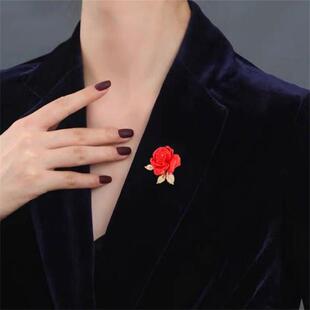 轻奢红色玫瑰花胸针女高级感气质胸花西装礼服别针潮节日礼物配饰
