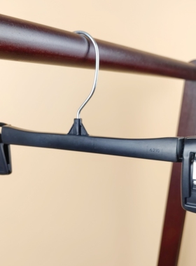 6210CG/6212CG外销塑料裤架服装店展示衣架黑色防滑防夹痕衣服撑