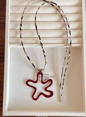 红色镂空花朵爱心项链女秋冬2025新款韩系卫衣链时尚高级感毛衣链