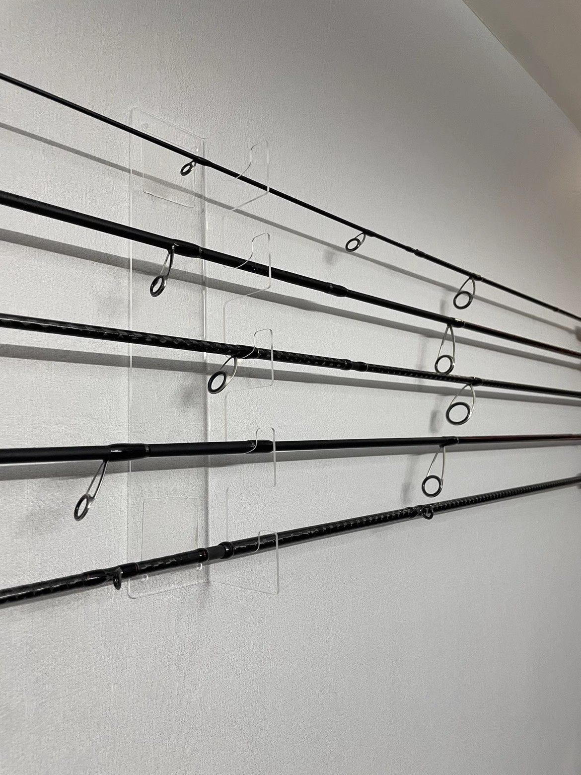 免打孔鱼竿架子展示架收纳路亚竿台钓竿摆放渔具店家用亚克力