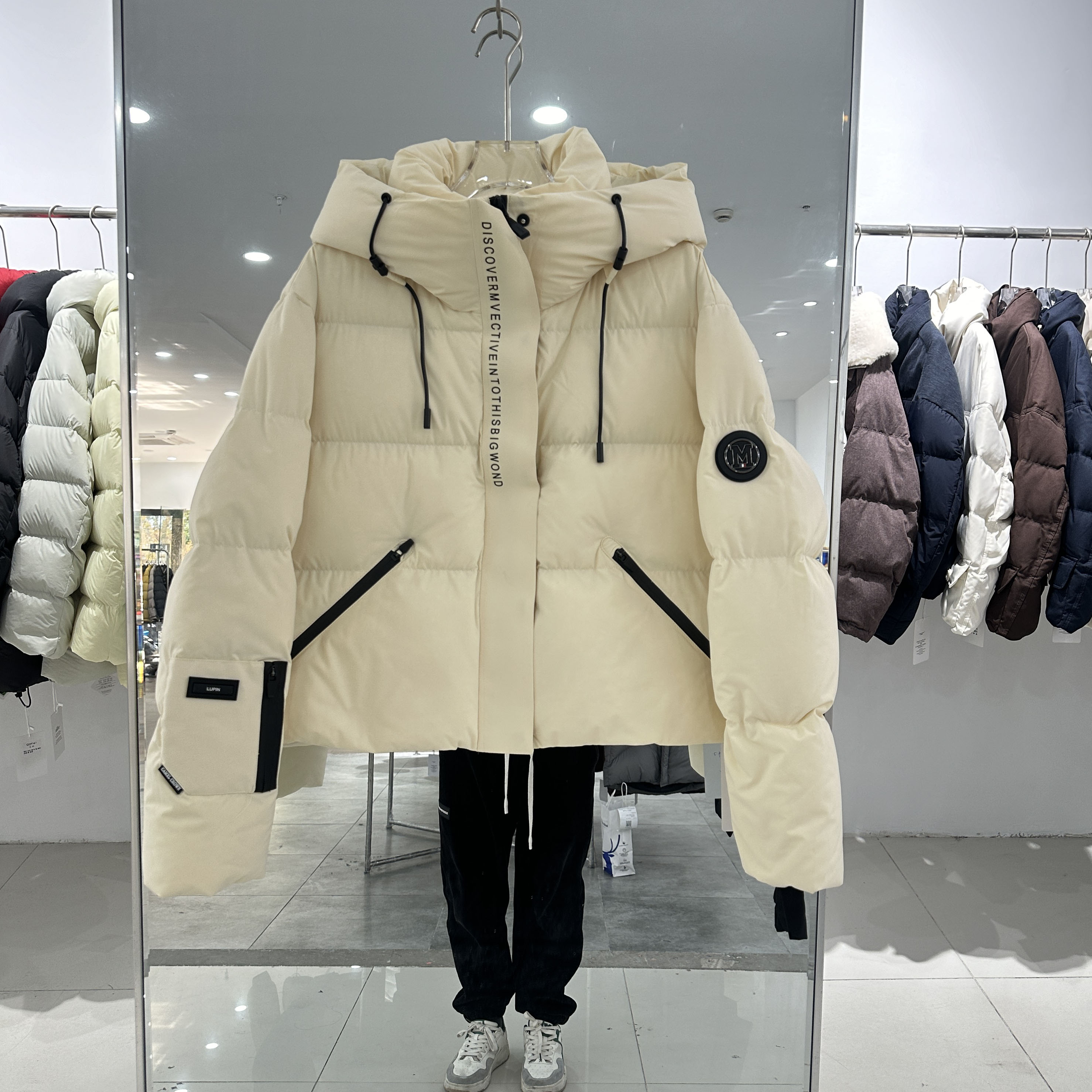 商场同款户外短款连帽羽绒服女加厚保暖宽松面包服冬季白鸭绒外套