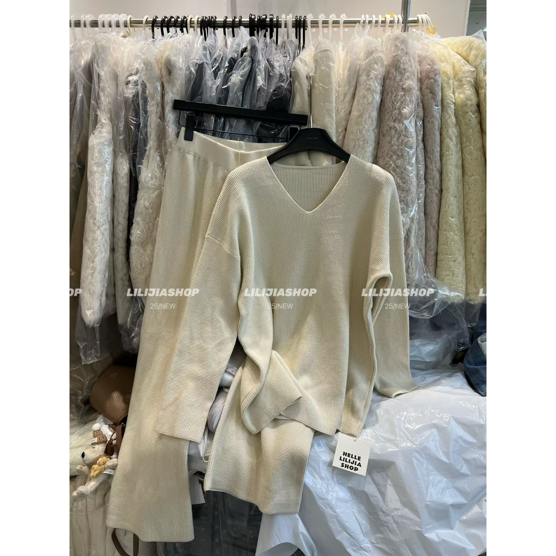 2025秋冬新款韩版时尚V领套装