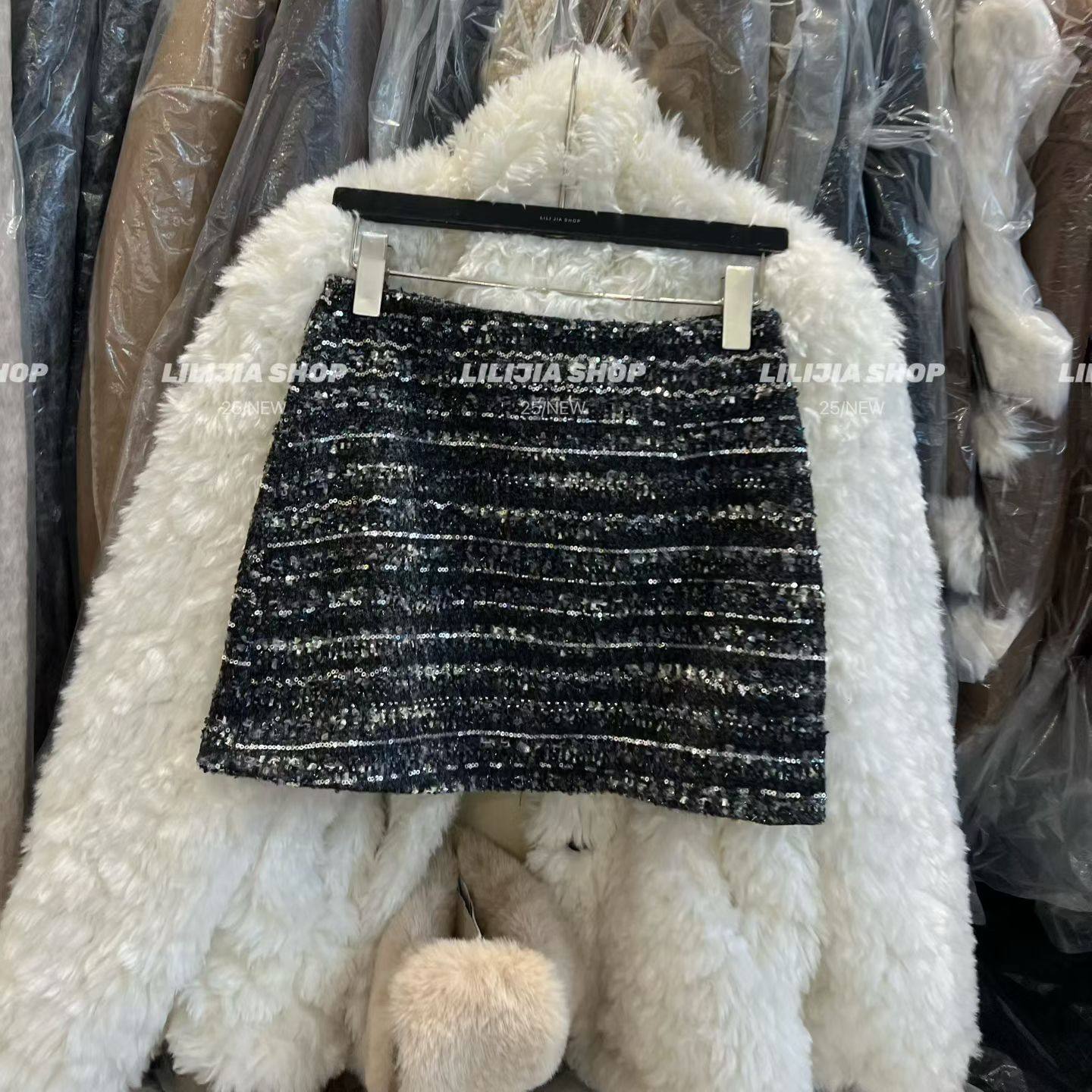 轻奢风黑色亮片包臀半身裙女2025秋冬修身显瘦小个子高级感短裙潮