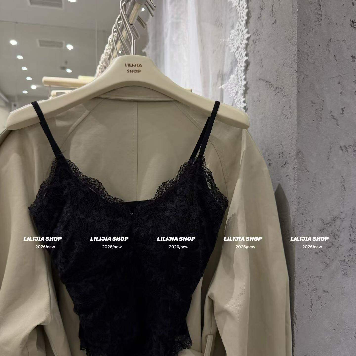 网红爆款蕾丝V领吊带背心女2026夏季外穿内搭设计感美背法式胸垫