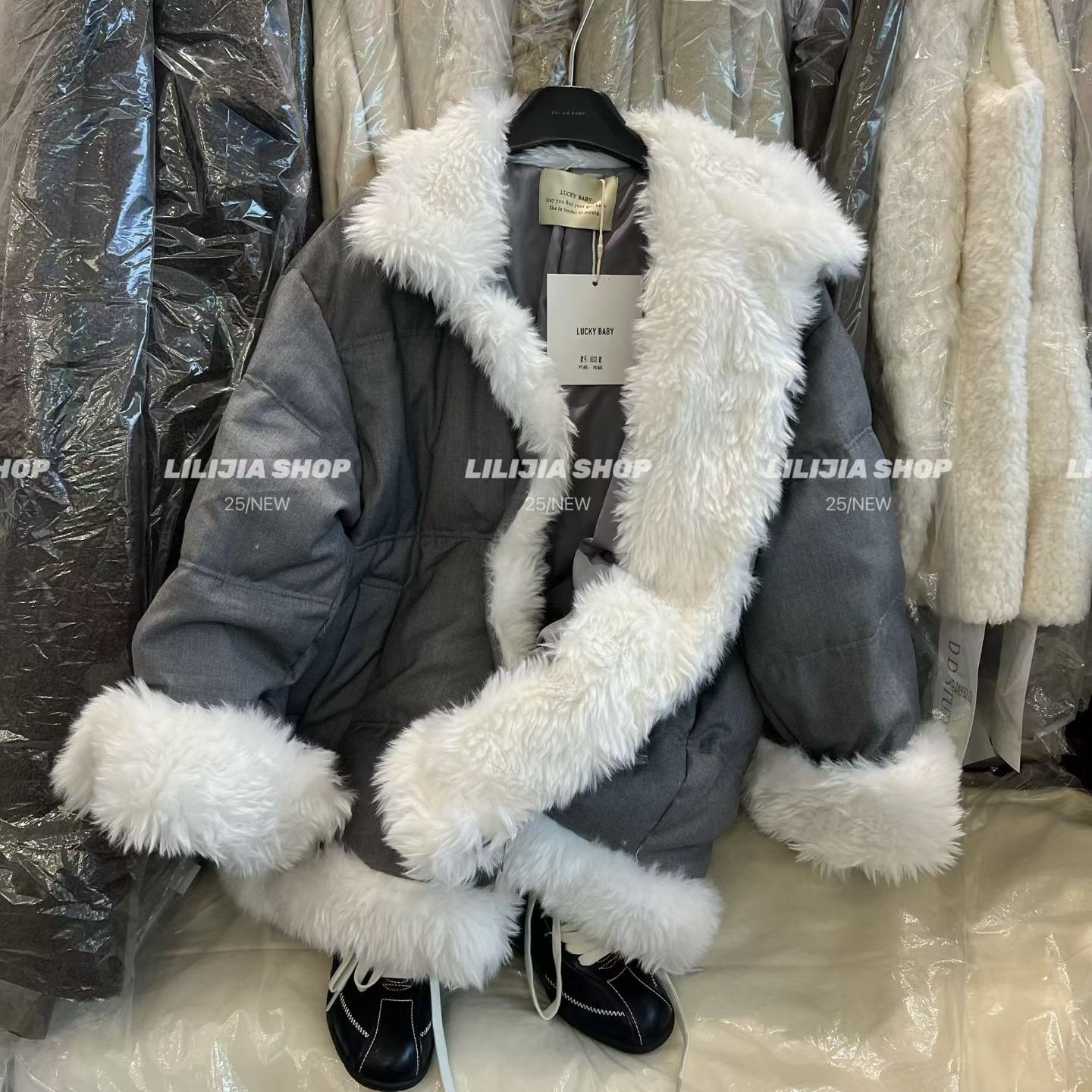 高级不撞款小众灰色撞色羊羔毛拼接中长款羽绒服女宽松白鸭绒外套