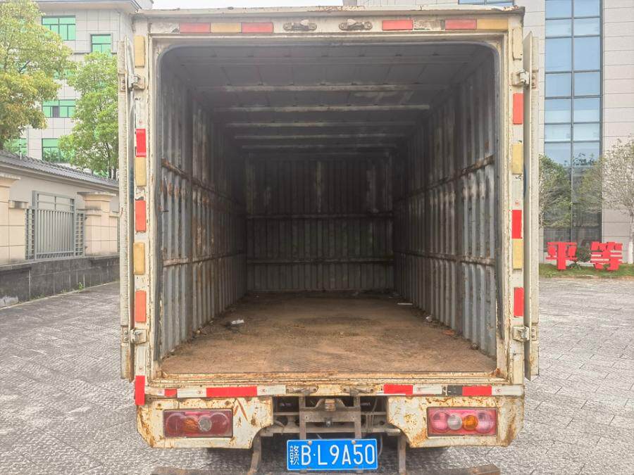 5月1日赣州市赣BL9A50江铃凯运厢式货车一辆网络拍卖公告