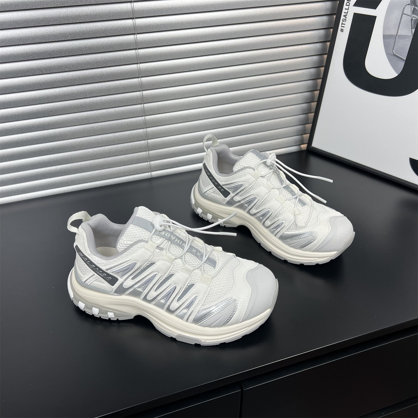 真皮户外徒步登山鞋女2026春季新款厚底慢跑鞋女轻便运动休闲鞋