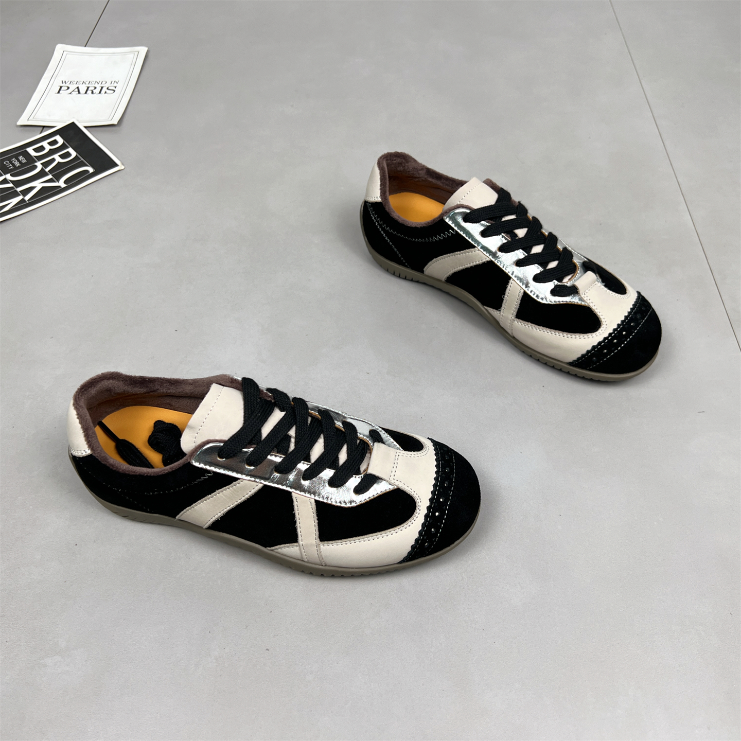 系带低帮运动休闲鞋牛皮阿甘鞋女